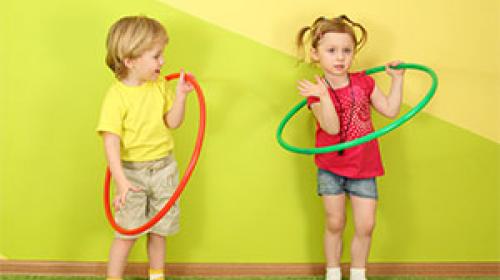 Children playing at the circus workshop